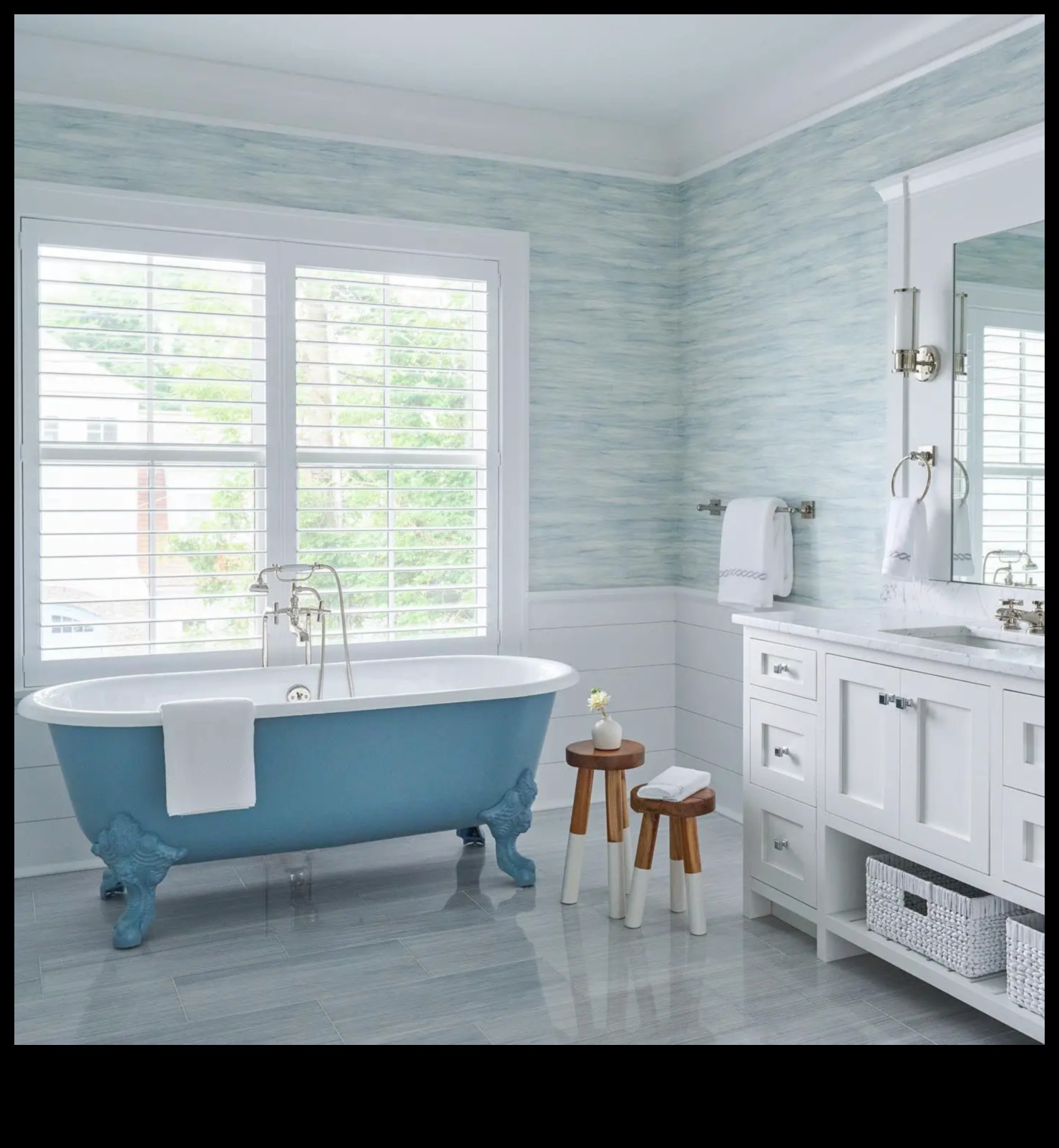 Piekrastes vannas istabas dekors spa līdzīgai pieredzei