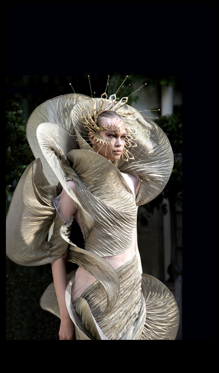 Kinematogrāfiskā mode: drāma un modes elegance fotogrāfijās