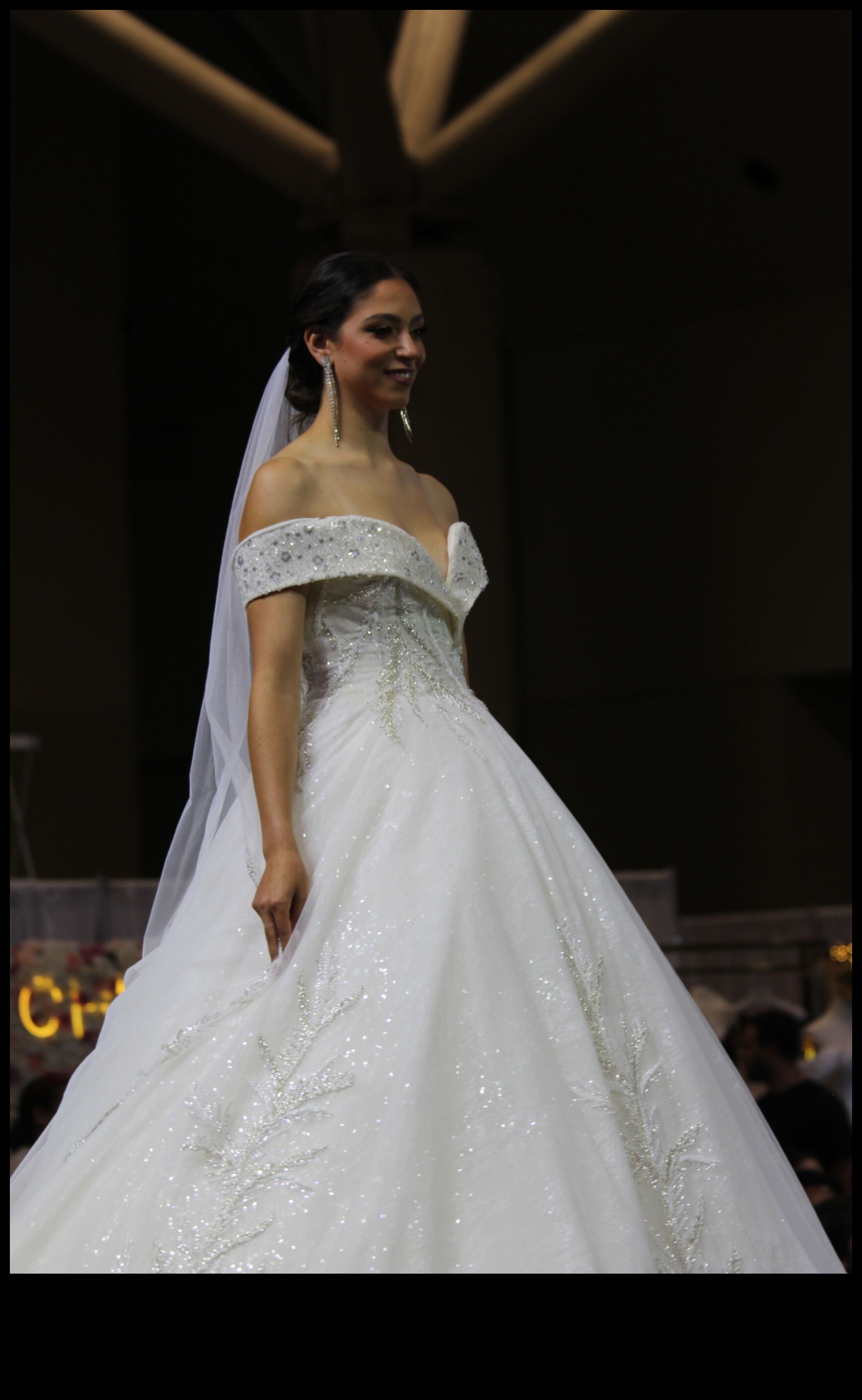 Ēteriskais šarms: līgavas skaistums atklāts