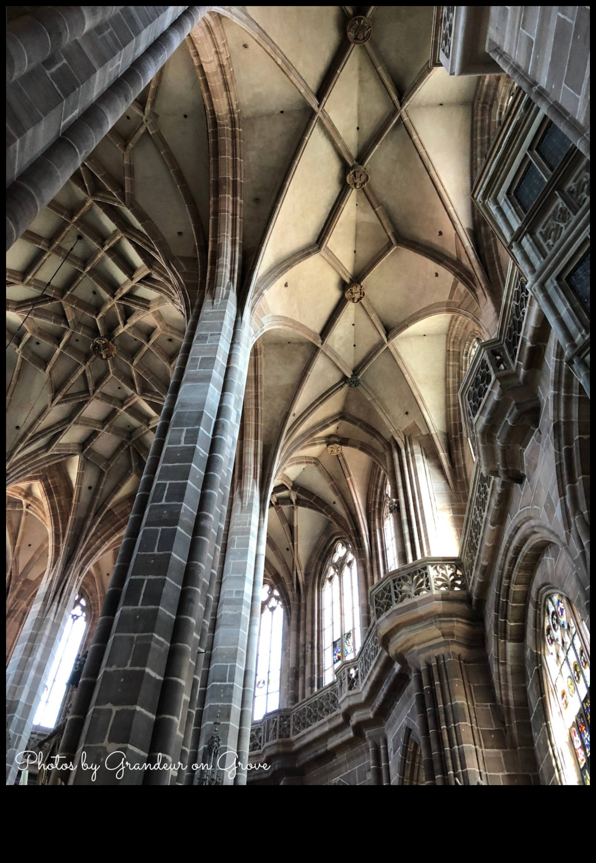 Gothic Grandeur: arhitektūras fotogrāfija tās virsotnē