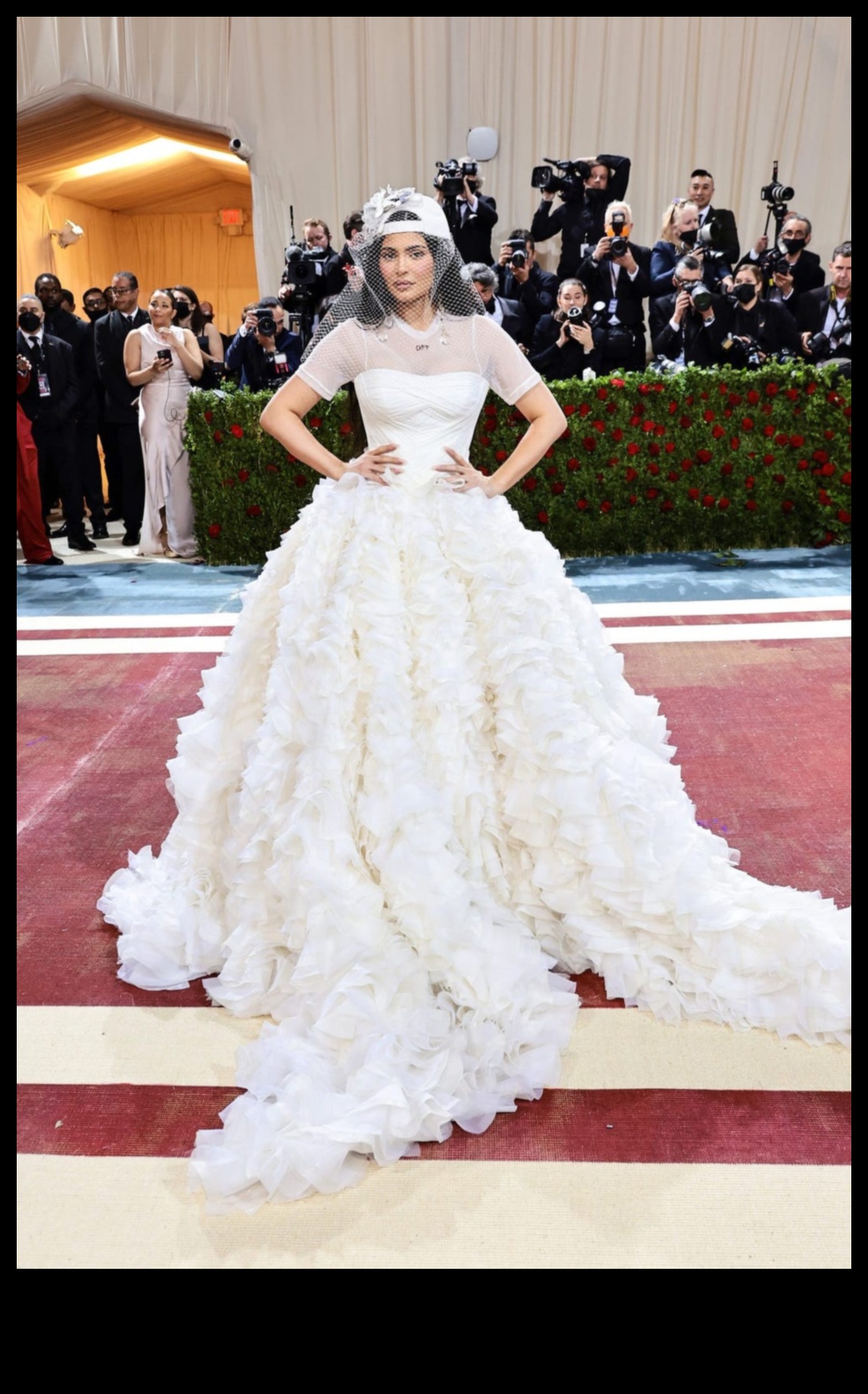 Skrejceļa starojums: tiek prezentēti mūsdienīgi līgavu tērpi