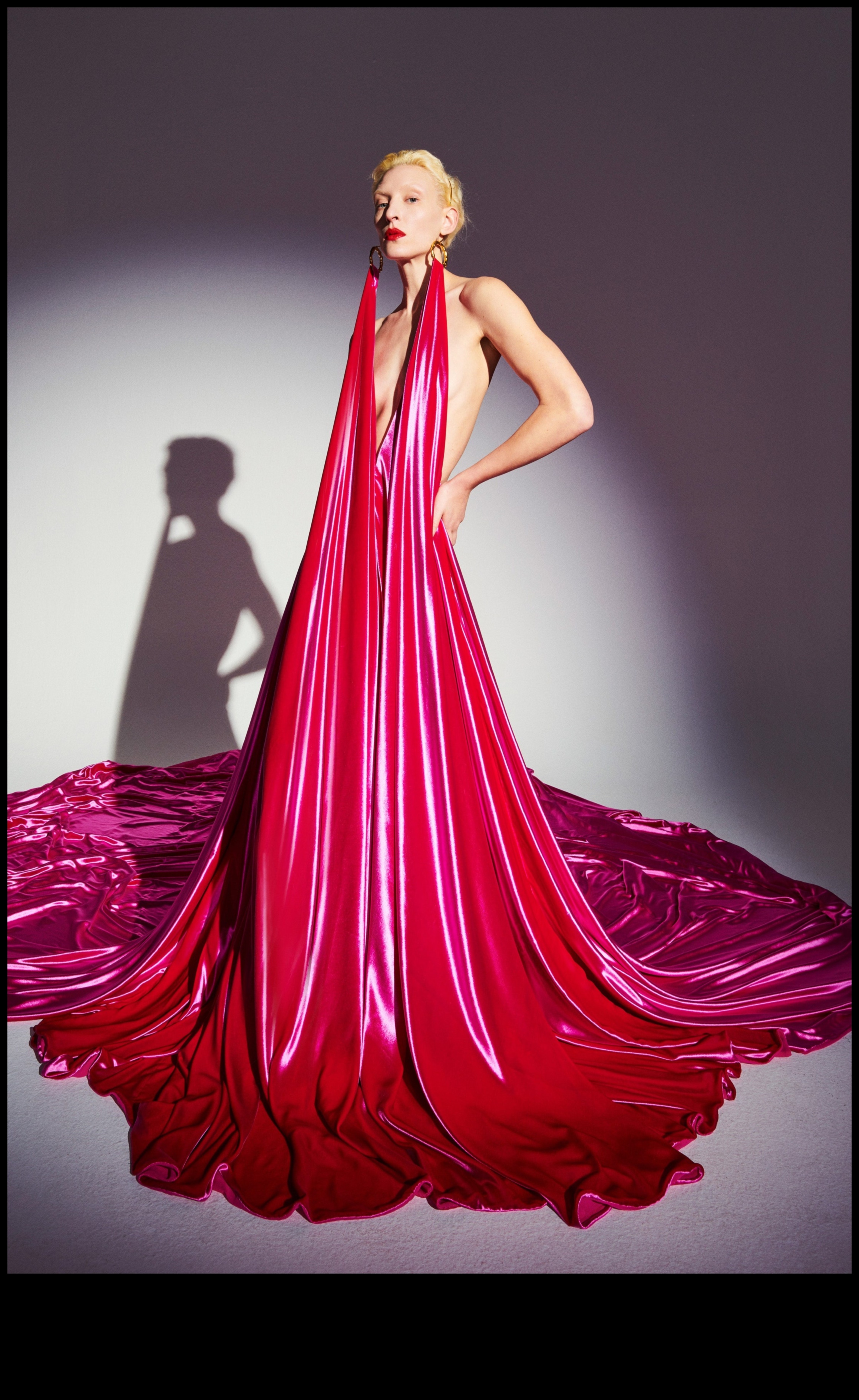 Kinematogrāfiskā mode: drāma un modes elegance fotogrāfijās